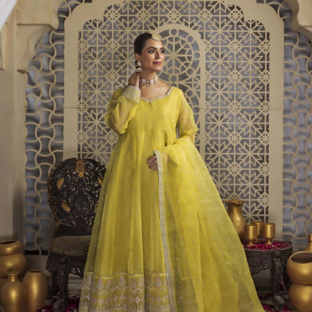 Elegant Yellow Women's Dress